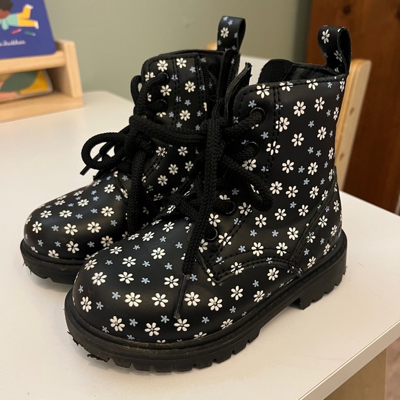 Levi’s toddler floral black boots - Picture 1 of 5